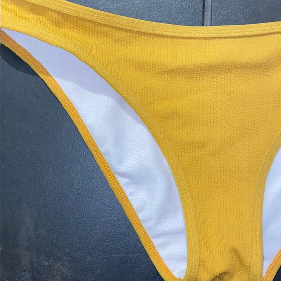 Yellow/gold bikini set size Large - Picture 2 of 4
